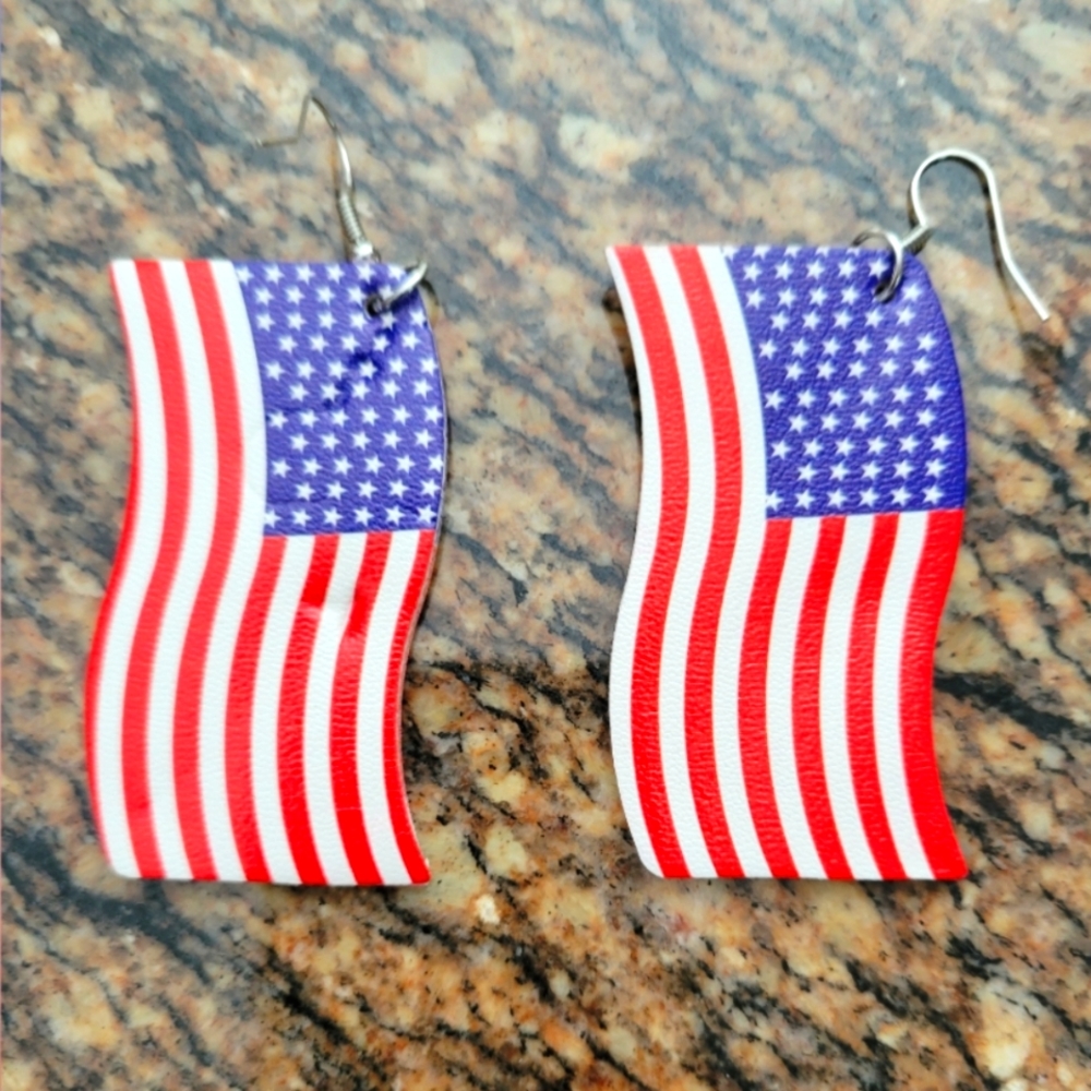 NWOT 4th of July Earrings 🎆🧨✨